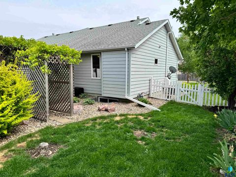 Townhouse in Sioux Falls SD 1805 E 57th St Street 55.jpg