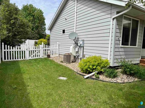 Townhouse in Sioux Falls SD 1805 E 57th St Street 57.jpg