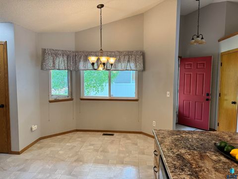 Townhouse in Sioux Falls SD 1805 E 57th St Street 24.jpg
