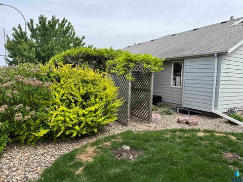 Townhouse in Sioux Falls SD 1805 E 57th St Street 56.jpg