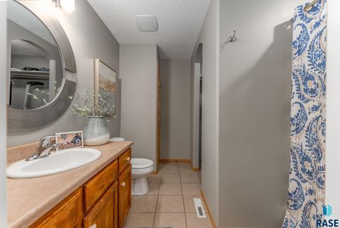 Townhouse in Sioux Falls SD 142 W Doral Ct Court 19.jpg
