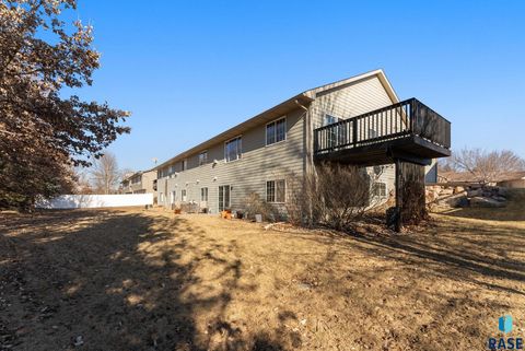 Townhouse in Sioux Falls SD 142 W Doral Ct Court 33.jpg