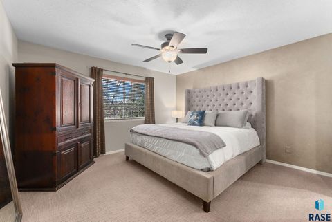 Townhouse in Sioux Falls SD 142 W Doral Ct Court 17.jpg