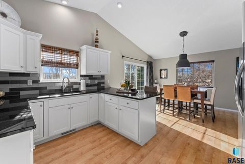 Townhouse in Sioux Falls SD 142 W Doral Ct Court 12.jpg