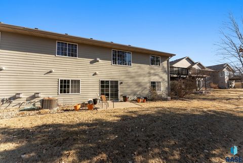 Townhouse in Sioux Falls SD 142 W Doral Ct Court 32.jpg