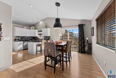 Townhouse in Sioux Falls SD 142 W Doral Ct Court 5.jpg