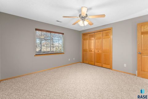 Townhouse in Sioux Falls SD 142 W Doral Ct Court 29.jpg
