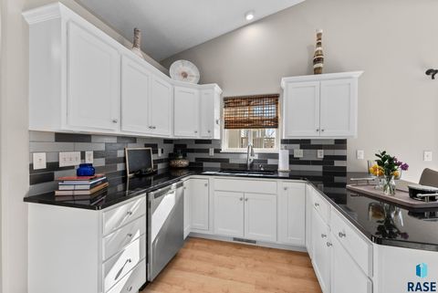 Townhouse in Sioux Falls SD 142 W Doral Ct Court 11.jpg