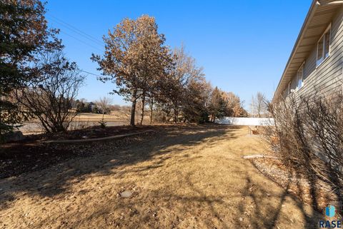 Townhouse in Sioux Falls SD 142 W Doral Ct Court 34.jpg