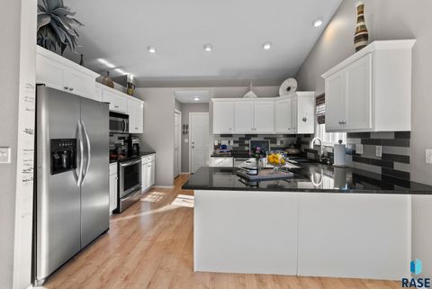 Townhouse in Sioux Falls SD 142 W Doral Ct Court 7.jpg