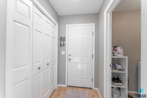 Townhouse in Sioux Falls SD 142 W Doral Ct Court 13.jpg