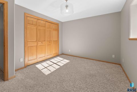 Townhouse in Sioux Falls SD 142 W Doral Ct Court 31.jpg