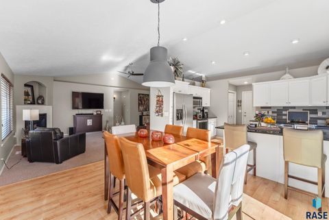 Townhouse in Sioux Falls SD 142 W Doral Ct Court 6.jpg