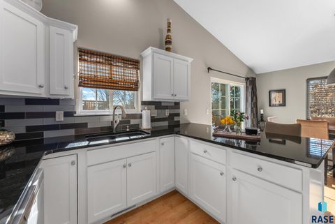 Townhouse in Sioux Falls SD 142 W Doral Ct Court 10.jpg