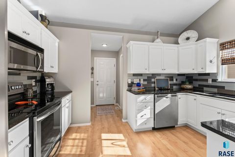 Townhouse in Sioux Falls SD 142 W Doral Ct Court 9.jpg