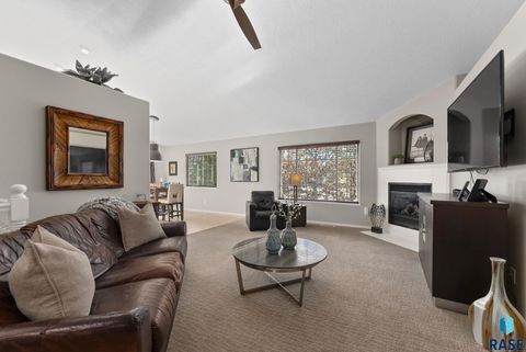 Townhouse in Sioux Falls SD 142 W Doral Ct Court 2.jpg