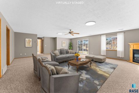 Townhouse in Sioux Falls SD 142 W Doral Ct Court 26.jpg