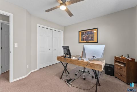 Townhouse in Sioux Falls SD 142 W Doral Ct Court 23.jpg