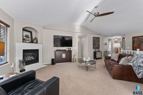 Townhouse in Sioux Falls SD 142 W Doral Ct Court 3.jpg