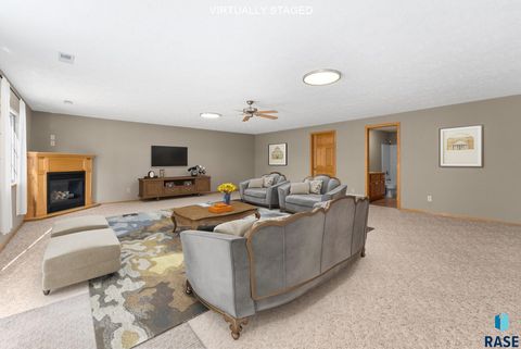 Townhouse in Sioux Falls SD 142 W Doral Ct Court 25.jpg