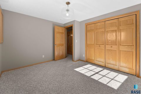 Townhouse in Sioux Falls SD 142 W Doral Ct Court 30.jpg