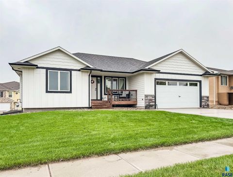Single Family Residence in Hartford SD 712 Trojan Ave Avenue.jpg