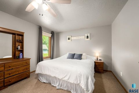 Single Family Residence in Brandon SD 810 S Parkview Cir Circle 14.jpg