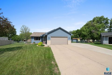 Single Family Residence in Brandon SD 810 S Parkview Cir Circle 1.jpg