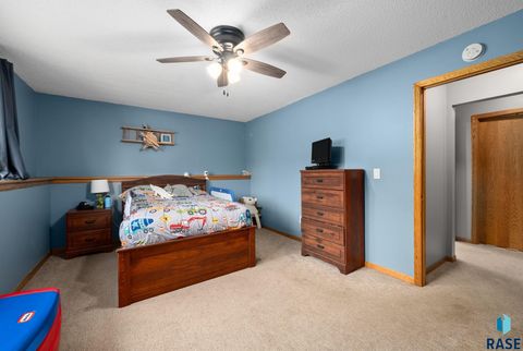 Single Family Residence in Brandon SD 810 S Parkview Cir Circle 16.jpg