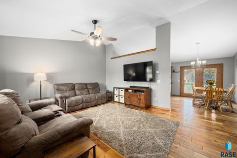 Single Family Residence in Brandon SD 810 S Parkview Cir Circle 5.jpg