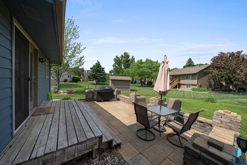 Single Family Residence in Brandon SD 810 S Parkview Cir Circle 25.jpg
