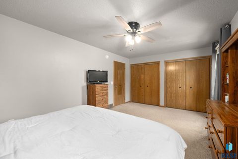 Single Family Residence in Brandon SD 810 S Parkview Cir Circle 15.jpg