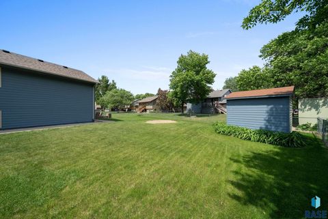 Single Family Residence in Brandon SD 810 S Parkview Cir Circle 27.jpg