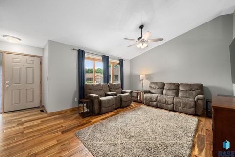 Single Family Residence in Brandon SD 810 S Parkview Cir Circle 4.jpg