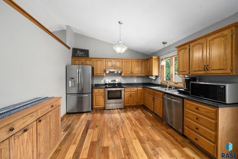 Single Family Residence in Brandon SD 810 S Parkview Cir Circle 9.jpg