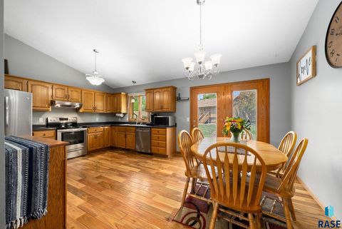 Single Family Residence in Brandon SD 810 S Parkview Cir Circle 7.jpg