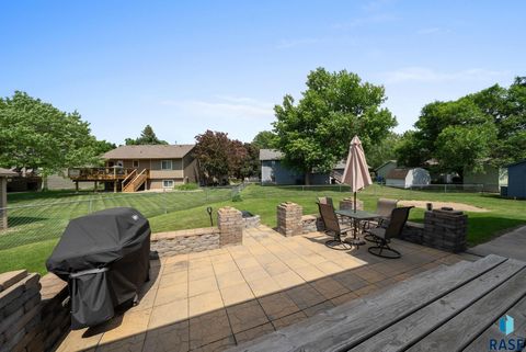 Single Family Residence in Brandon SD 810 S Parkview Cir Circle 24.jpg