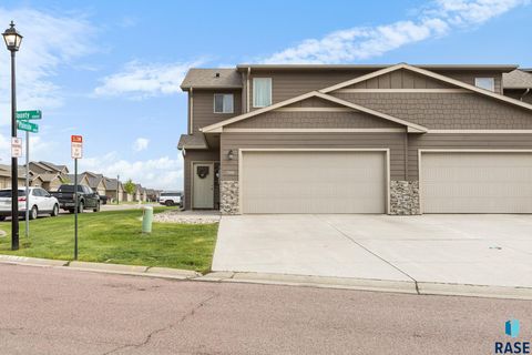 Townhouse in Sioux Falls SD 5900 S Bounty Pl Place.jpg