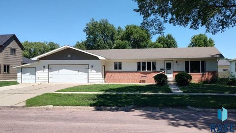 Single Family Residence in Beresford SD 602 S 3rd St Street.jpg