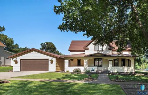 Single Family Residence in Alcester SD 401 Dakota St Street.jpg