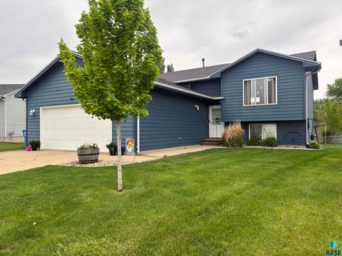 Single Family Residence in Sioux Falls SD 8000 W 44th St Street.jpg