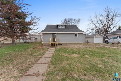 Single Family Residence in Beresford SD 307 W Oak St Street.jpg