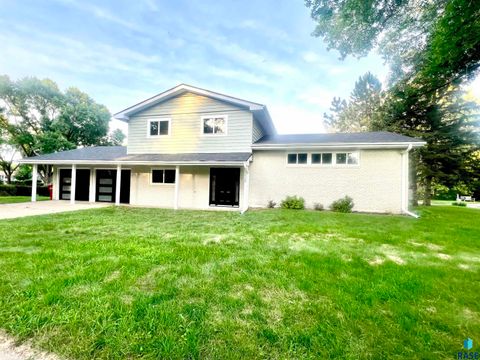 Single Family Residence in Vermillion SD 1225 ValleyView Dr Drive.jpg