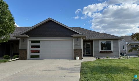 Townhouse in Harrisburg SD 407 Cypress Cir Circle.jpg
