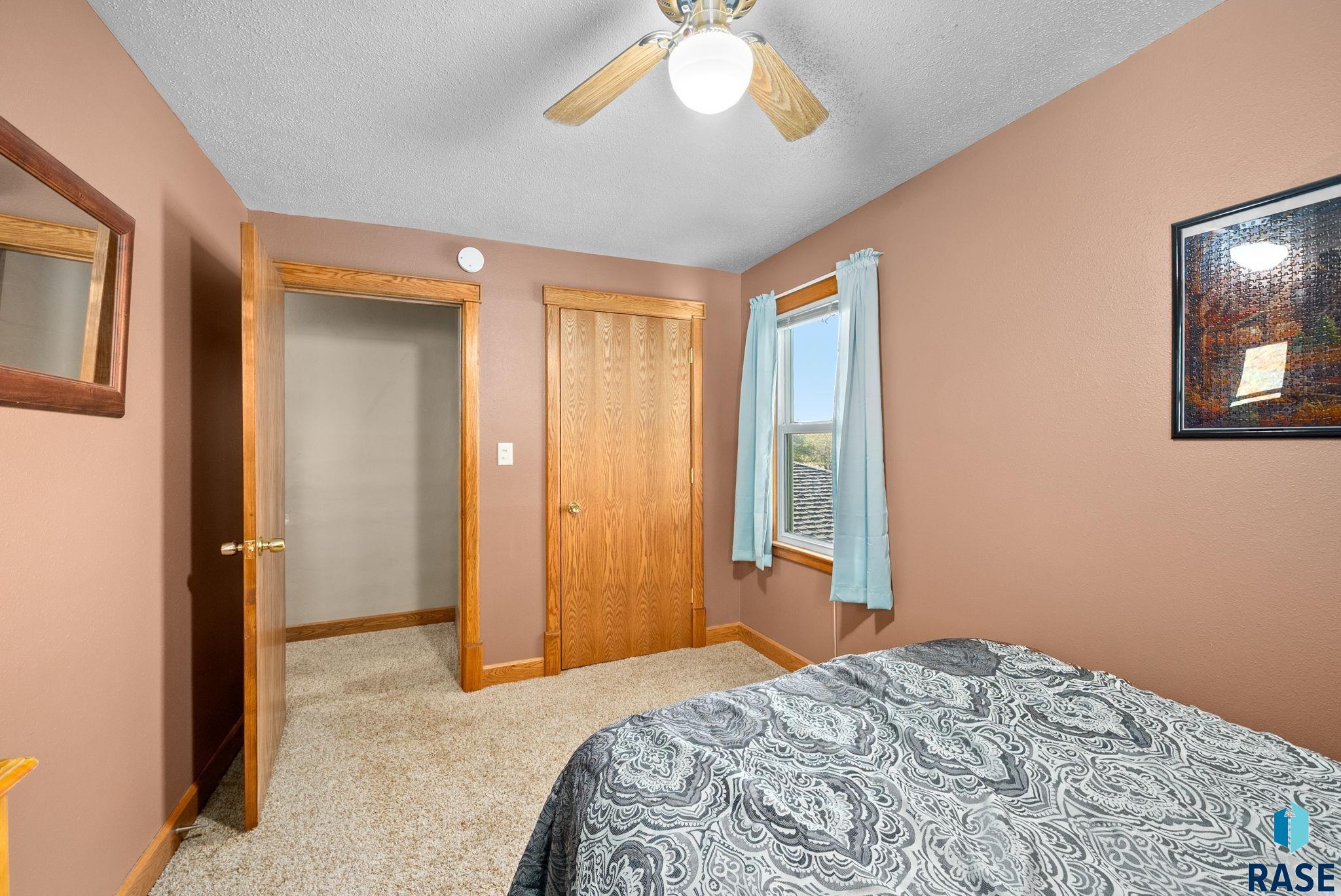 Single Family Residence in Luverne MN 1013 N Blue Mound Ave Avenue 21.jpg