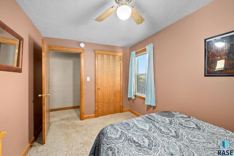 Single Family Residence in Luverne MN 1013 N Blue Mound Ave Avenue 21.jpg