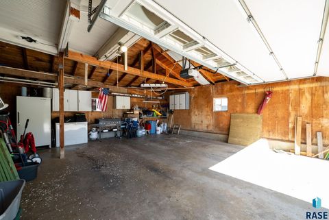 Single Family Residence in Luverne MN 1013 N Blue Mound Ave Avenue 40.jpg