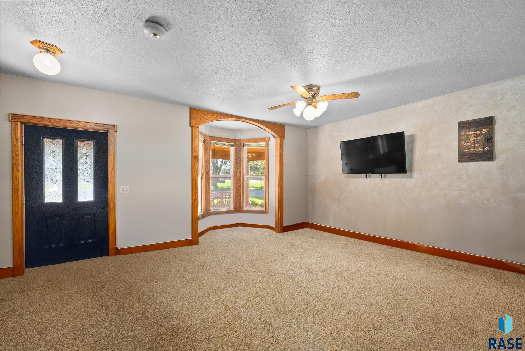 Single Family Residence in Luverne MN 1013 N Blue Mound Ave Avenue 4.jpg