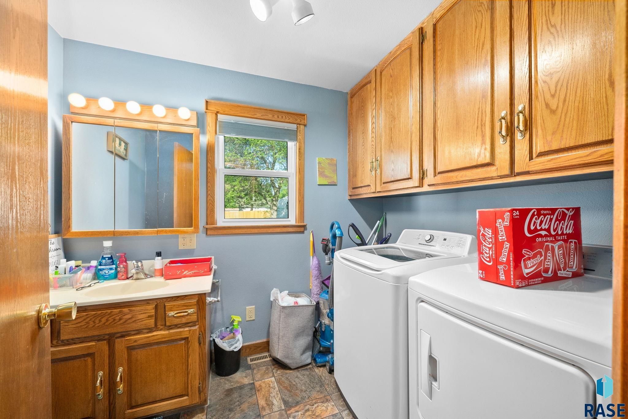 Single Family Residence in Luverne MN 1013 N Blue Mound Ave Avenue 15.jpg