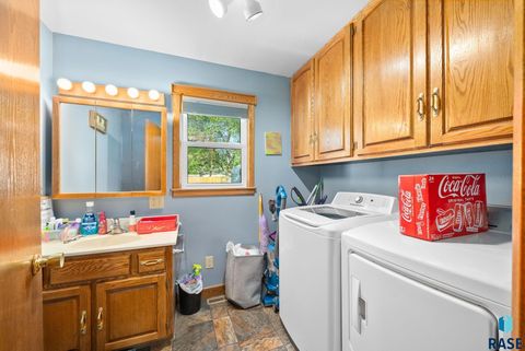 Single Family Residence in Luverne MN 1013 N Blue Mound Ave Avenue 15.jpg